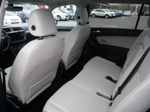 Used 2018 Volkswagen Tiguan SEL image 20
