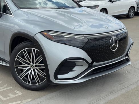 New 2026 Mercedes-Benz EQS 400 4MATIC SUV image 2
