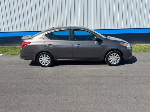 Used 2016 Nissan Versa SV FWD image 4