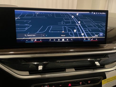 Used 2025 BMW X7 xDrive40i w/ Premium Package image 22