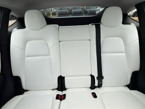 Used 2021 Tesla Model Y Long Range image 27