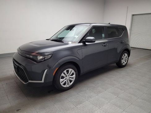 Used 2024 Kia Soul LX image 2