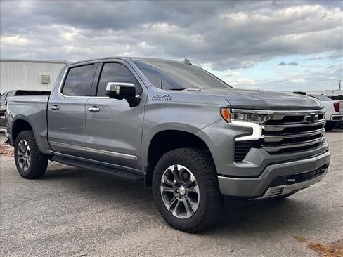 Used 2025 Chevrolet Silverado 1500 High Country w/ Technology Package image 2