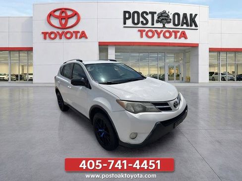 Used 2015 Toyota RAV4 LE FWD image 2