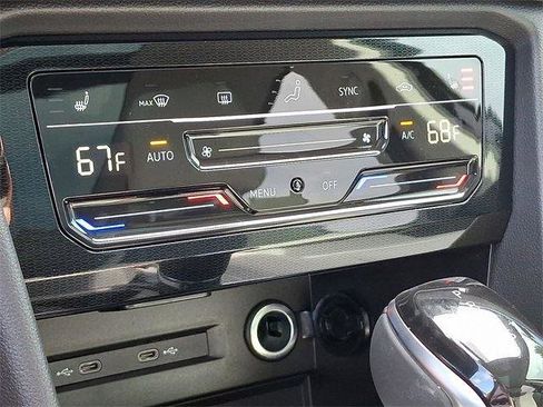 New 2025 Volkswagen Taos SE image 13