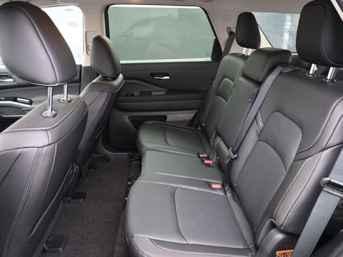 New 2026 Nissan Pathfinder SL FWD image 15
