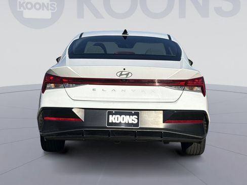 Certified 2025 Hyundai Elantra SEL FWD image 5