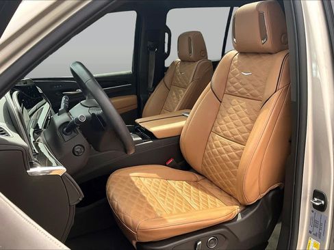 Used 2024 Cadillac Escalade Premium Luxury w/ Performance Package AWD/4WD image 8
