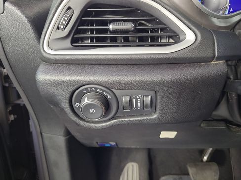 Used 2025 Chrysler Pacifica Select FWD image 15