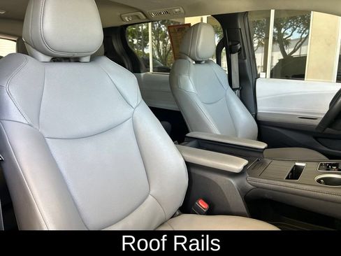Used 2025 Toyota Sienna XLE FWD image 26