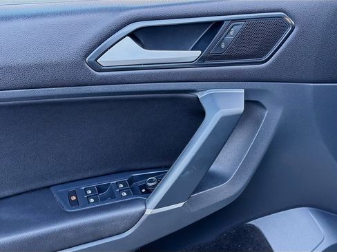 Used 2018 Volkswagen Tiguan SE w/ 18" Alloy Wheels Package image 17