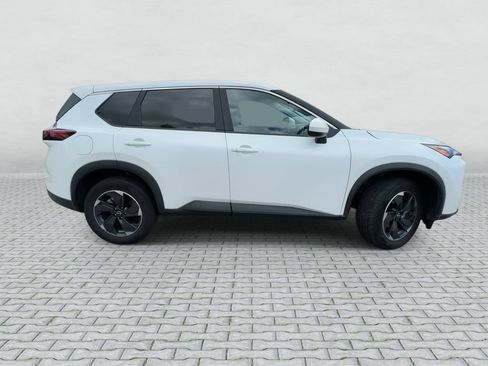 Used 2024 Nissan Rogue SV AWD/4WD image 9