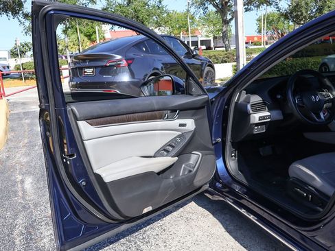 Used 2018 Honda Accord Touring image 25