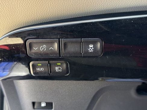 Used 2016 Toyota Prius Three w/ Advanced Technology Package FWD image 23
