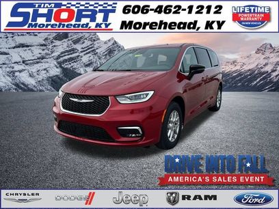 New 2026 Chrysler Pacifica Select