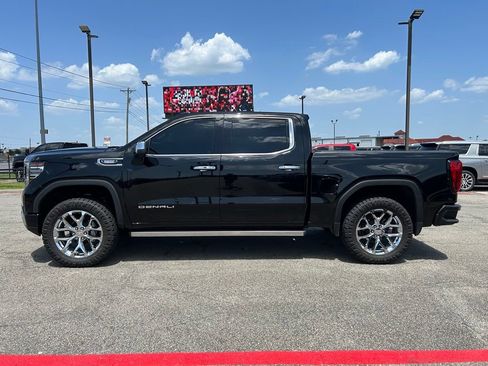 Used 2022 GMC Sierra 1500 Denali w/ Technology Package AWD/4WD image 2