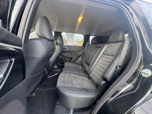 Used 2024 Mitsubishi Outlander SE image 10