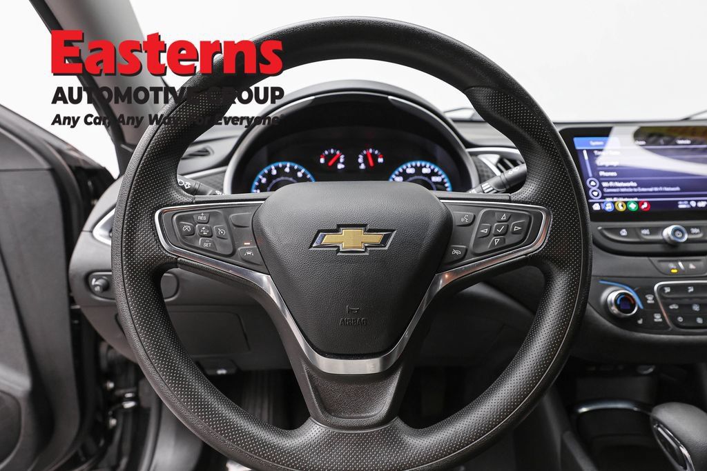 Used 2025 Chevrolet Malibu LT FWD image 12