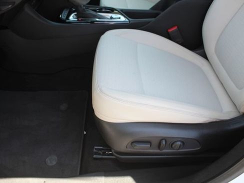 Used 2022 Buick Encore GX Select AWD/4WD image 37