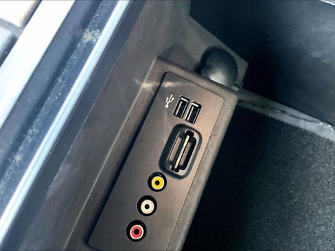 Used 2013 Ford F150 Platinum image 29