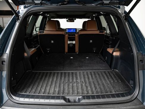 Used 2024 Toyota Grand Highlander AWD Hybrid image 22