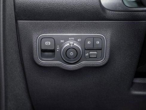 Certified 2025 Mercedes-Benz GLB 250 image 18