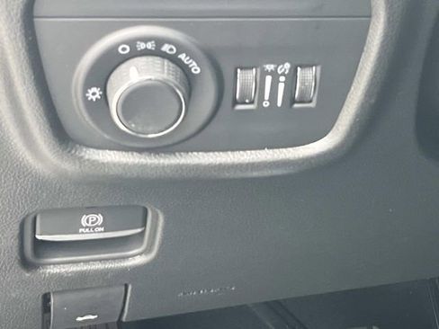 New 2025 Jeep Grand Cherokee L Laredo image 24