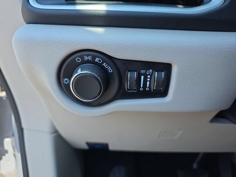 Used 2023 Chrysler Voyager LX FWD image 19