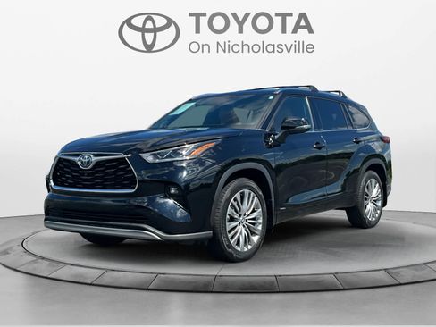 Used 2022 Toyota Highlander Platinum AWD/4WD image 1