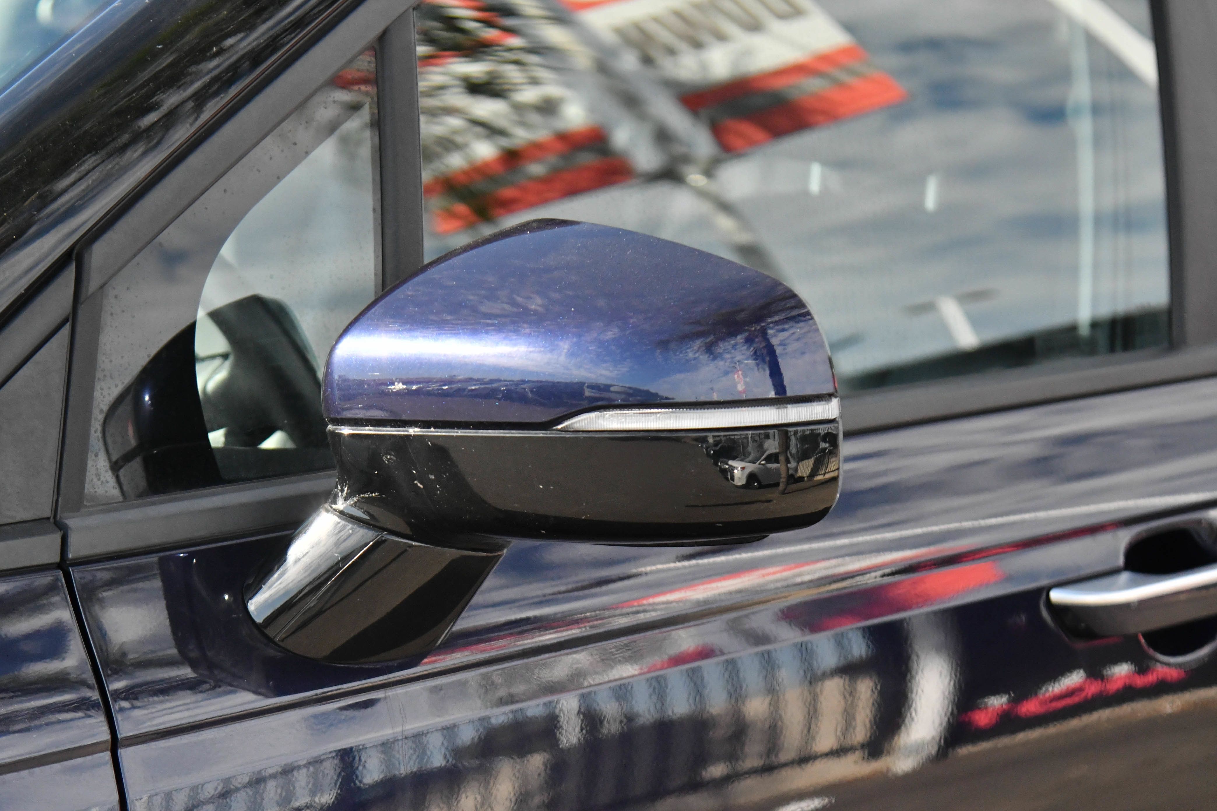 Used 2025 Kia Carnival FWD image 13