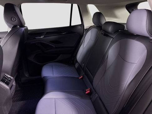 New 2025 Volkswagen Tiguan SE image 24