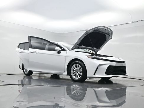 Used 2025 Toyota Camry LE w/ Convenience Package FWD image 30