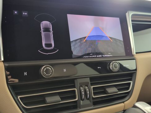 Used 2025 Porsche Macan image 29