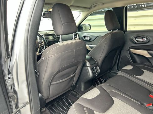 Used 2017 Jeep Cherokee Sport w/ Cold Weather Group image 13