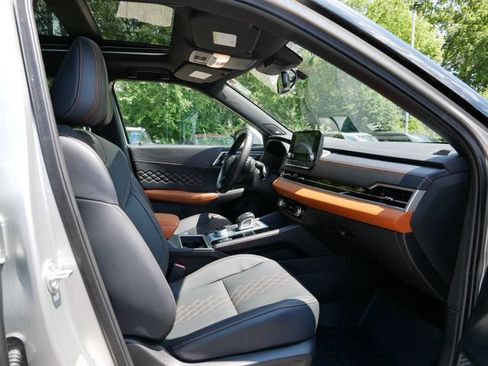 Used 2024 Mitsubishi Outlander SEL AWD/4WD image 8