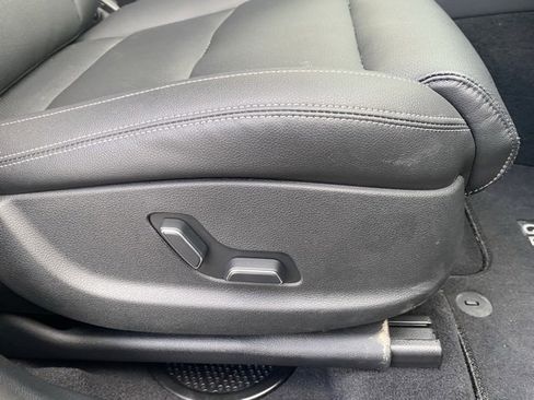 Used 2025 Genesis GV70 2.5T image 29