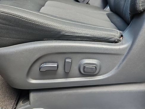 Used 2018 Nissan Titan SV w/ SV Convenience Package RWD image 23