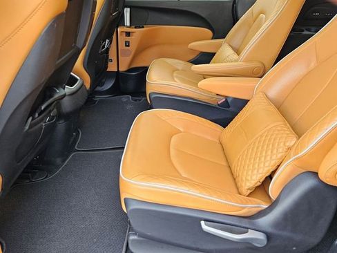 Used 2022 Chrysler Pacifica Pinnacle FWD image 26