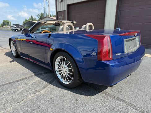 Used 2005 Cadillac XLR RWD image 3