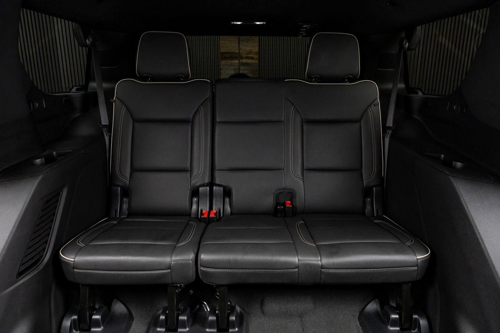 Used 2025 Chevrolet Tahoe Premier AWD/4WD image 32