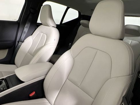 Certified 2024 Volvo XC40 B5 Plus image 14