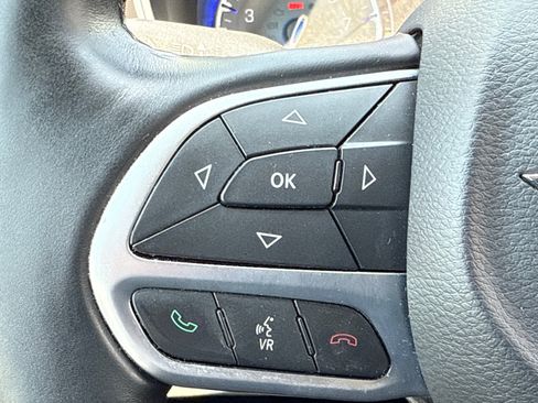 Used 2017 Chrysler Pacifica Touring-L Plus w/ Tire & Wheel Group FWD image 26