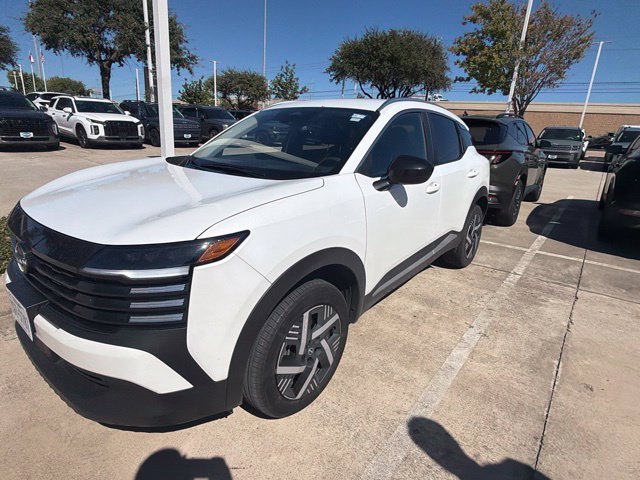 Used 2026 Nissan Kicks SV FWD image 2