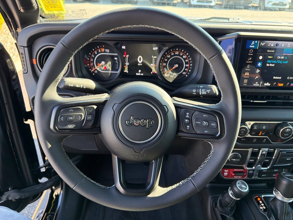 Used 2025 Jeep Gladiator Mojave w/ Convenience Group AWD/4WD image 24