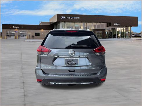 Used 2018 Nissan Rogue SV FWD image 10