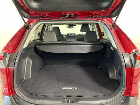 Used 2019 Toyota RAV4 XLE w/ Carpet Mat Package AWD/4WD image 21