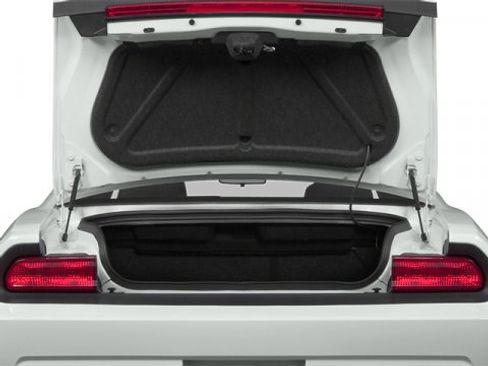 Used 2014 Dodge Challenger SXT image 15