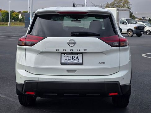 Used 2024 Nissan Rogue S image 11