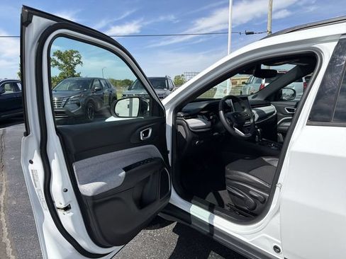 Used 2024 Jeep Compass Latitude AWD/4WD image 18