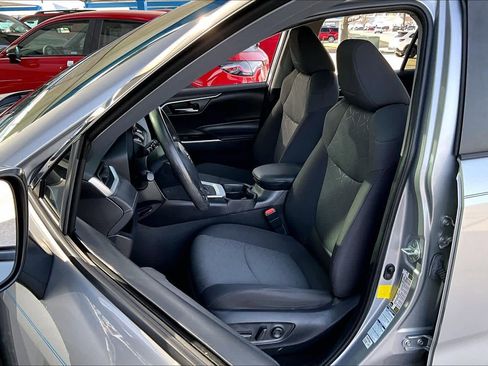 Used 2020 Toyota RAV4 XLE image 8